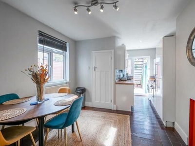 1 Bedroom Flat For Sale In South Wimbledon, London