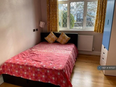 1 Bedroom Maisonette For Rent In Epsom