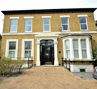 2 Bedroom Apartment For Rent In 69 Haling Park Road, South Croydon