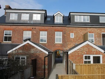 2 Bedroom Apartment For Rent In Shaftesbury, Dorset