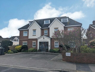 2 Bedroom Apartment For Sale In Lee-on-the-solent, Hampshire