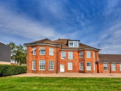 2 Bedroom Apartment For Sale In St. Albans, Hertfordshire