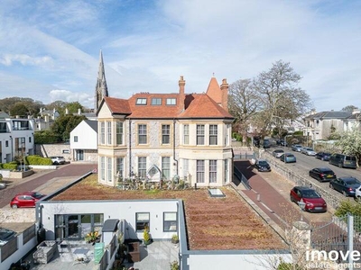 2 Bedroom Apartment For Sale In St. Margarets Road, Torquay