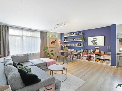 2 Bedroom Apartment For Sale In Woodford Road, London