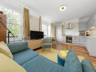 2 Bedroom Flat For Rent In Battersea, London