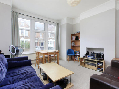 2 Bedroom Flat For Rent In Clapham South, London