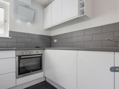 2 Bedroom Flat For Rent In Ilford
