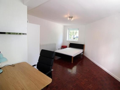 2 Bedroom Flat For Rent In Purchese Street