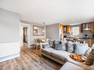 2 Bedroom Flat For Sale In Leatherhead, Surrey