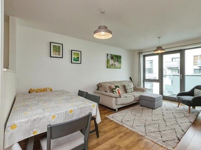 2 Bedroom Flat For Sale In London