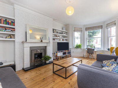 2 Bedroom Flat For Sale In London