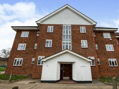 2 Bedroom Ground Floor Flat For Sale In East Finchley