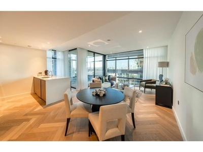 2 bedroom luxury Apartment for sale in London, England
