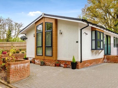 2 Bedroom Park Home For Sale In North Baddesley, Southampton