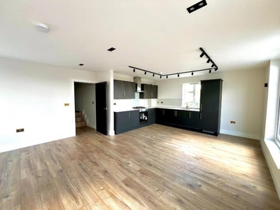 2 Bedroom Penthouse For Rent In Wembley, Greater London