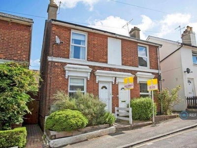 2 Bedroom Semi-detached House For Rent In Tunbridge Wells