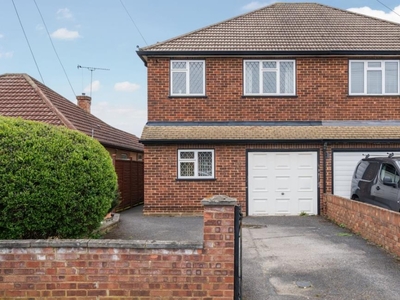 3 Bed House For Sale in Ashford, Surrey, TW15 - 5368210