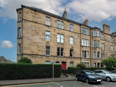 3 bed top floor flat for sale in Marchmont