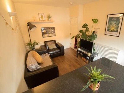 3 Bedroom Apartment For Rent In Headingley, Leeds