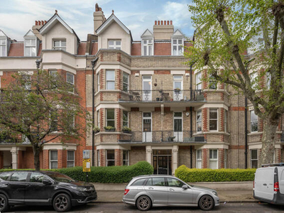 3 Bedroom Apartment For Sale In Castellain Road, London
