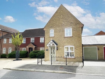 3 Bedroom Detached House For Sale In Hook, Hampshire