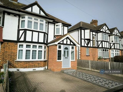3 Bedroom End Of Terrace House For Rent In Kingston Upon Thames