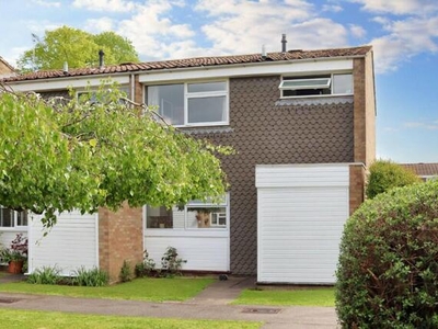 3 Bedroom End Of Terrace House For Sale In Walton-on-thames, Surrey