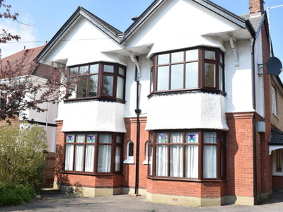 3 Bedroom Flat For Rent In Bournemouth, Dorset