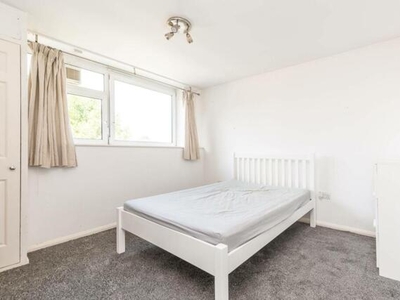 3 Bedroom Flat For Rent In Earlsfield, London