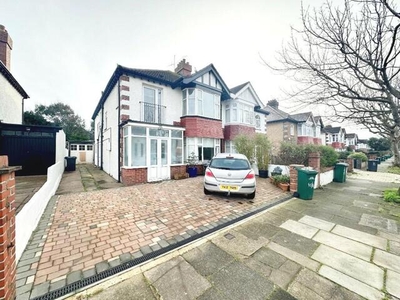 3 Bedroom Flat For Rent In Hove, East Sussex