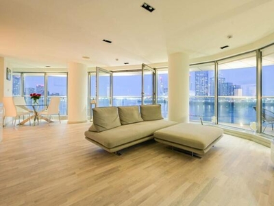 3 Bedroom Flat For Sale In Canary Wharf, London