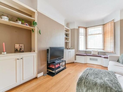 3 Bedroom House For Rent In Diamond Conservation Area, London