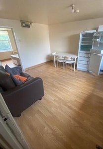 3 Bedroom Semi-detached House For Rent In Birmingham