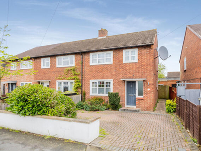 3 Bedroom Semi-detached House For Rent In Walton-on-thames, Surrey