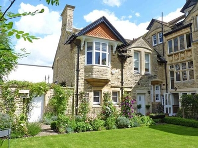 3 Bedroom Semi-detached House For Rent In Witney, Oxfordshire