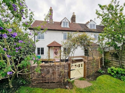 3 Bedroom Semi-detached House For Sale In Silsoe, Bedfordshire