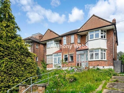 3 Bedroom Semi-detached House For Sale In Southgate