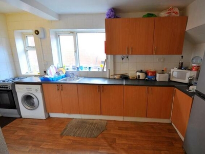 3 Bedroom Terraced House For Rent In Hyde Park