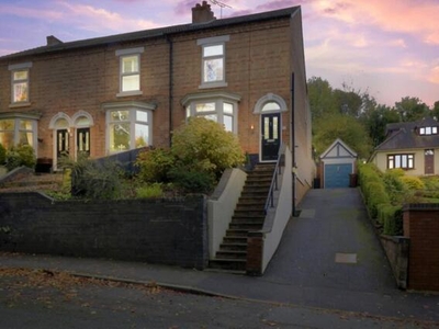 3 Bedroom Town House For Sale In Burton-on-trent, Staffordshire
