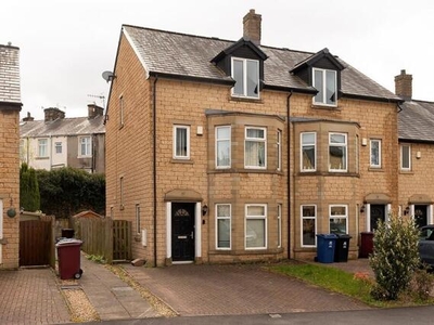 3 Bedroom Town House For Sale In Padiham, Lancashire