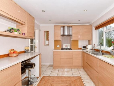 4 Bedroom Chalet For Sale In Bearsted, Maidstone