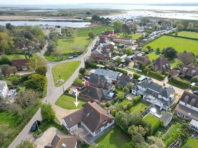 4 Bedroom Chalet For Sale In Milford On Sea, Lymington