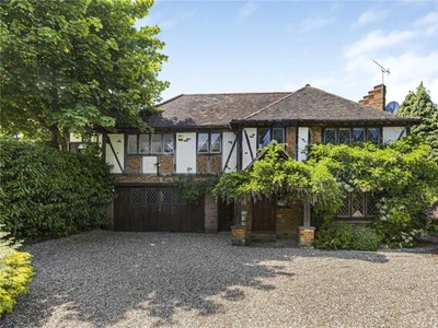 4 Bedroom Detached House For Sale In Brookmans Park, Hertfordshire