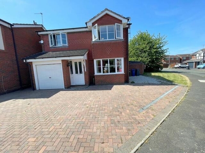 4 Bedroom Detached House For Sale In Stretton, Burton-on-trent