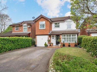 4 Bedroom Detached House For Sale In Walton-on-thames