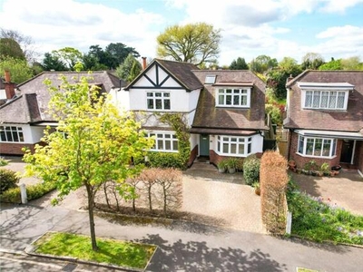 4 Bedroom Detached House For Sale In Walton-on-thames