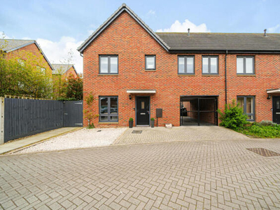 4 Bedroom End Of Terrace House For Sale In Surrey