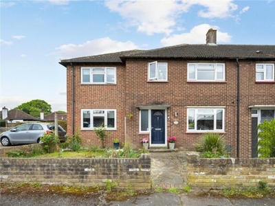 4 Bedroom End Of Terrace House For Sale In Walton-on-thames, Surrey