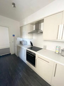 4 Bedroom Flat For Rent In City Centre, Dundee