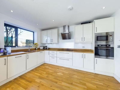 4 Bedroom House For Rent In Welling